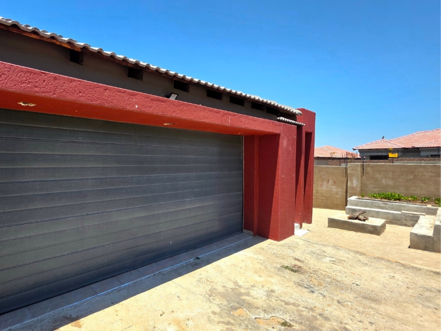 3 Bedroom Property for Sale in Mahlasedi Park Limpopo