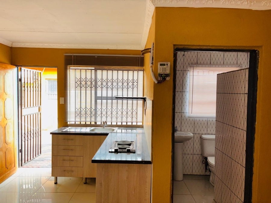 8 Bedroom Property for Sale in Mahwelereng Limpopo