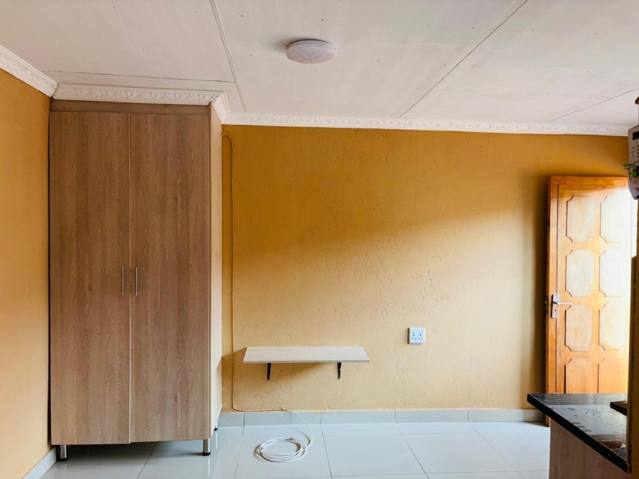 8 Bedroom Property for Sale in Mahwelereng Limpopo