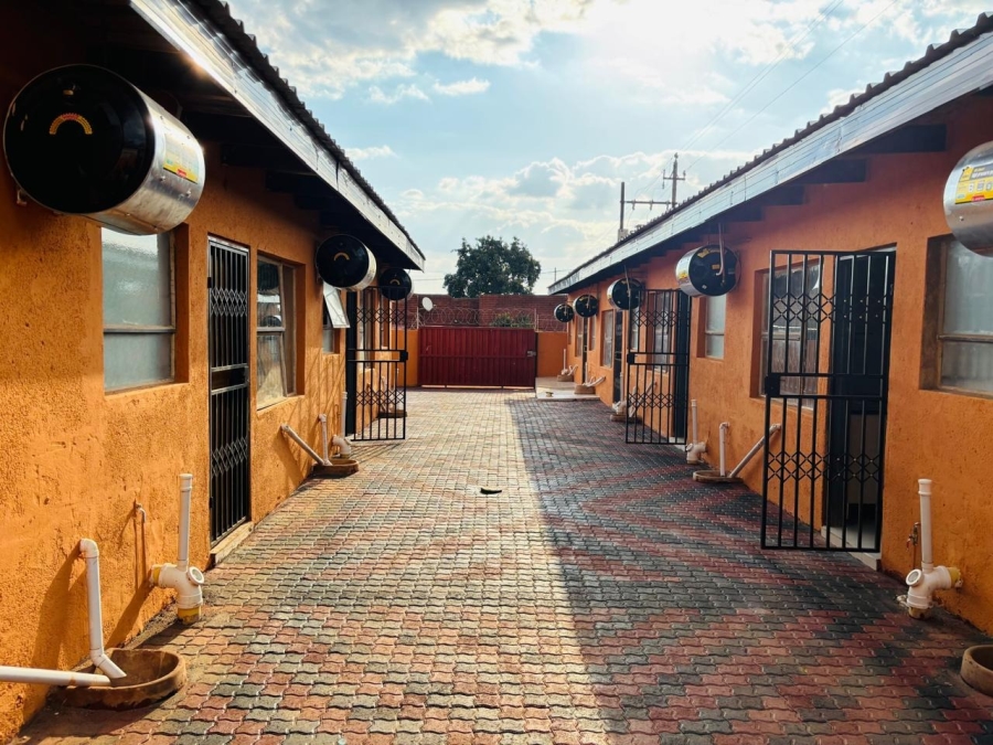 8 Bedroom Property for Sale in Mahwelereng Limpopo