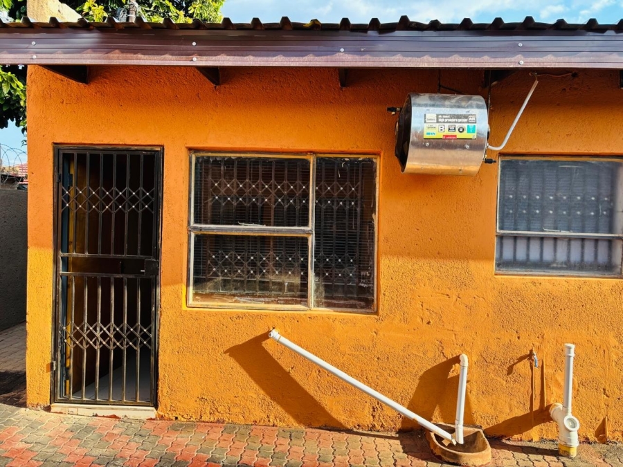 8 Bedroom Property for Sale in Mahwelereng Limpopo