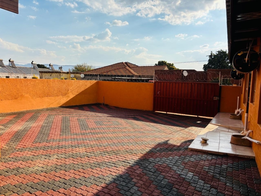 8 Bedroom Property for Sale in Mahwelereng Limpopo