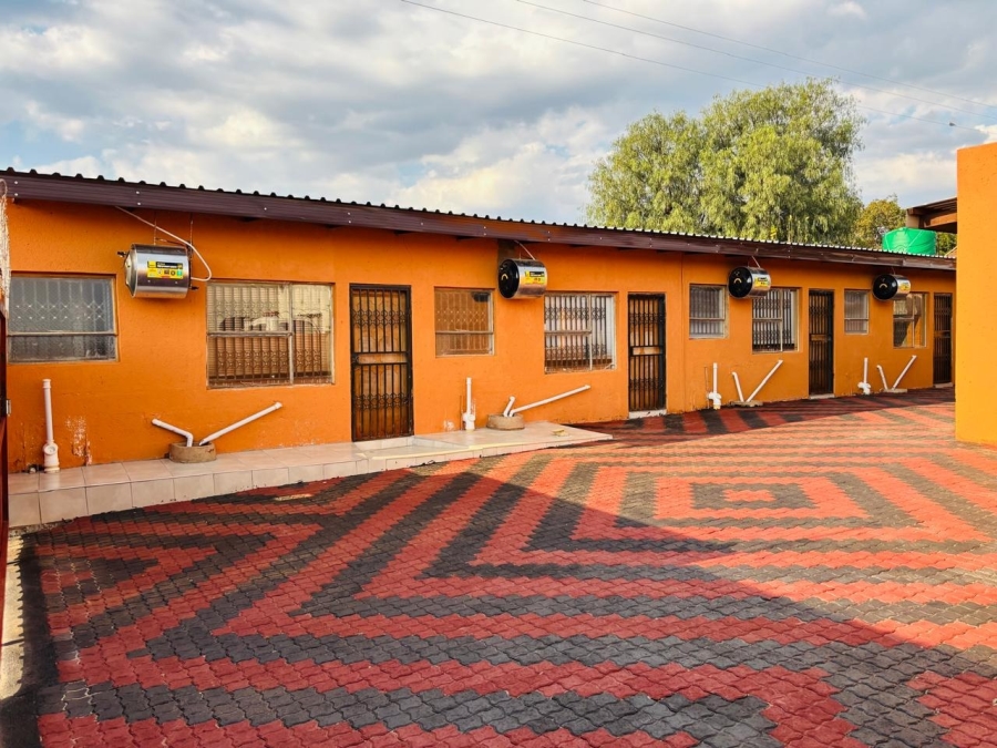 8 Bedroom Property for Sale in Mahwelereng Limpopo