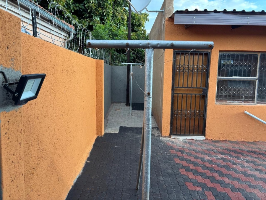 8 Bedroom Property for Sale in Mahwelereng Limpopo