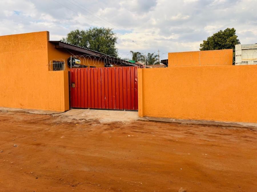 8 Bedroom Property for Sale in Mahwelereng Limpopo