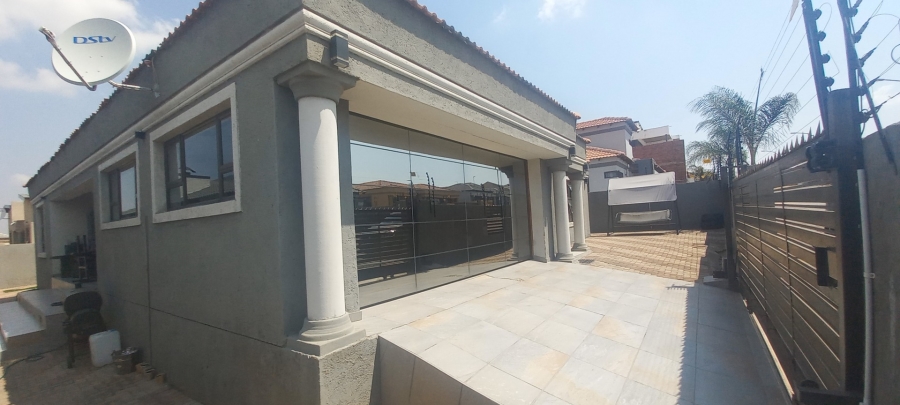 3 Bedroom Property for Sale in Mahlasedi Park Limpopo