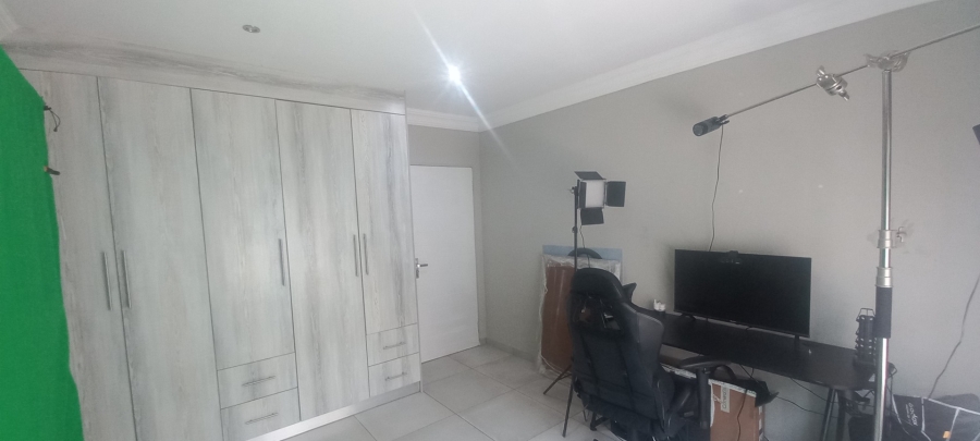 3 Bedroom Property for Sale in Mahlasedi Park Limpopo