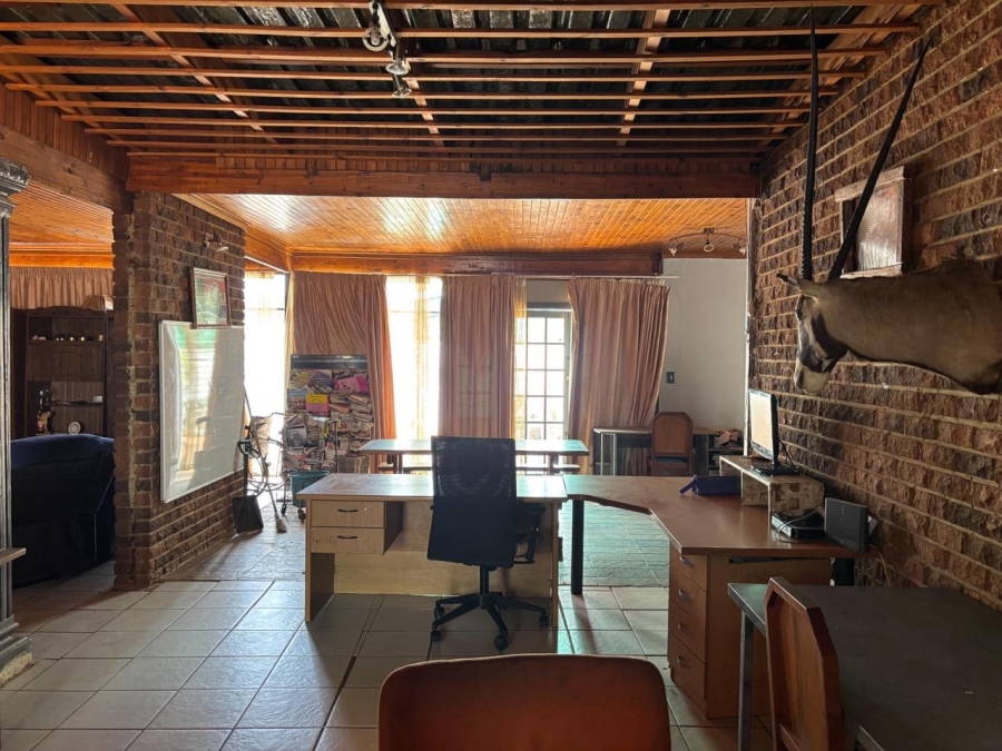 5 Bedroom Property for Sale in Kameeldoringpark Limpopo