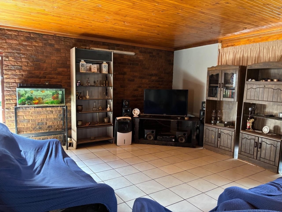 5 Bedroom Property for Sale in Kameeldoringpark Limpopo