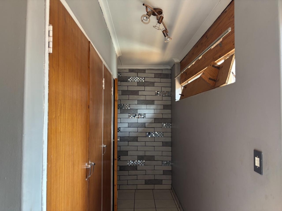 5 Bedroom Property for Sale in Kameeldoringpark Limpopo