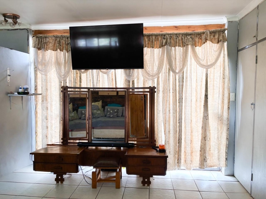 5 Bedroom Property for Sale in Kameeldoringpark Limpopo