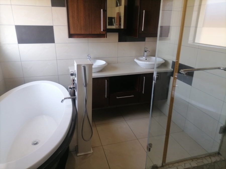 5 Bedroom Property for Sale in Thornhill Limpopo