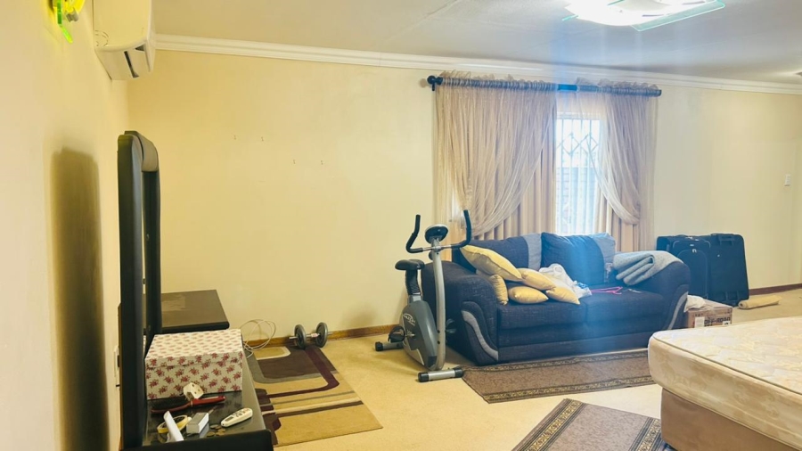5 Bedroom Property for Sale in Eltivillas Limpopo