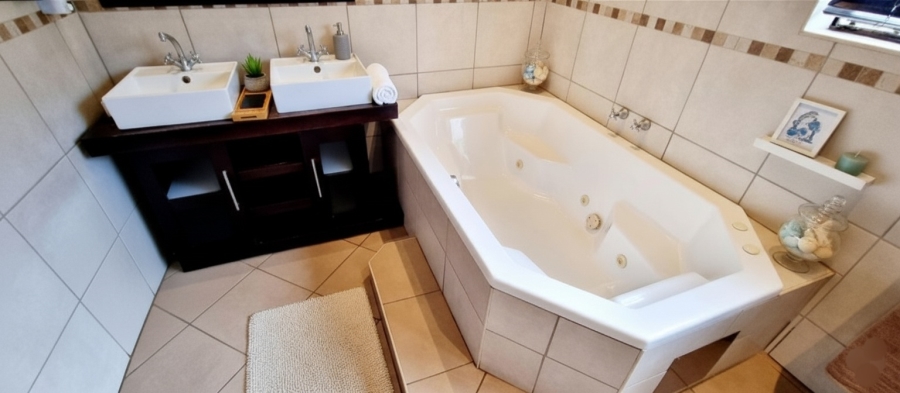 5 Bedroom Property for Sale in Bendor Ext 16 Limpopo