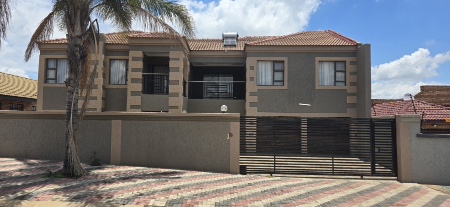 7 Bedroom Property for Sale in Flora Park Limpopo