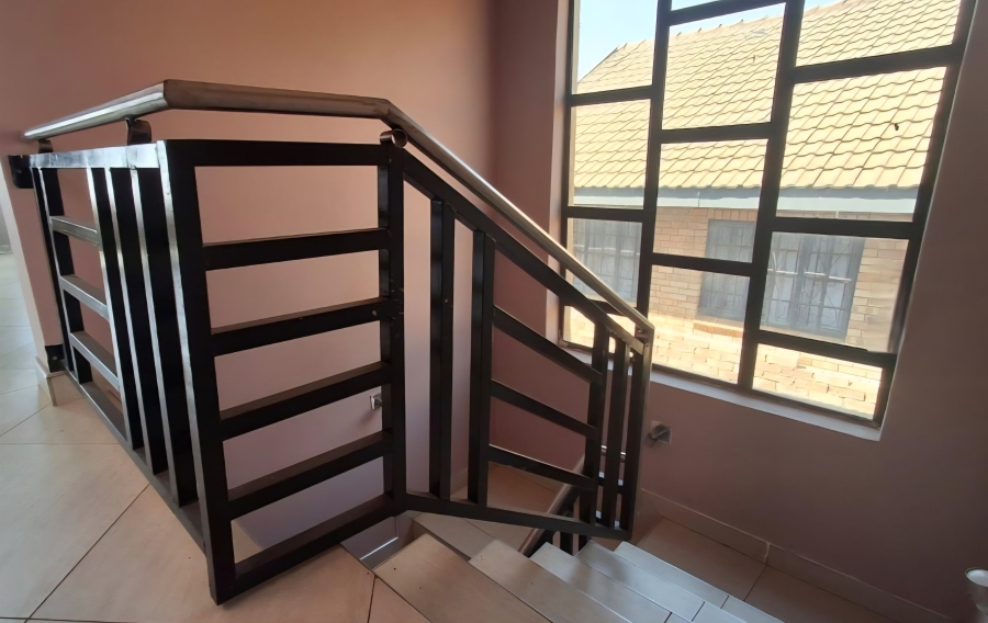 7 Bedroom Property for Sale in Flora Park Limpopo