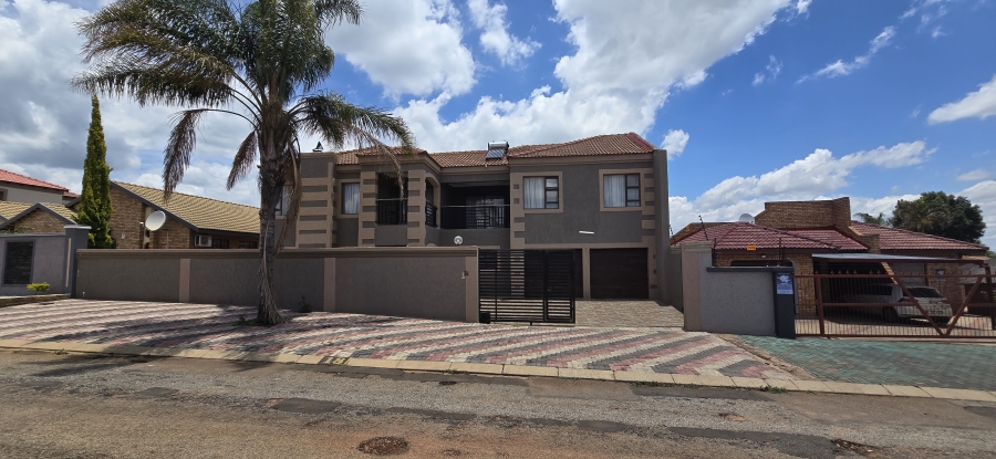 7 Bedroom Property for Sale in Flora Park Limpopo