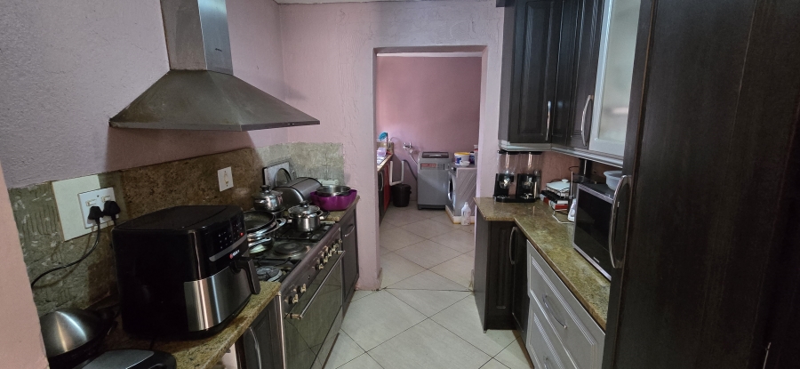 7 Bedroom Property for Sale in Flora Park Limpopo