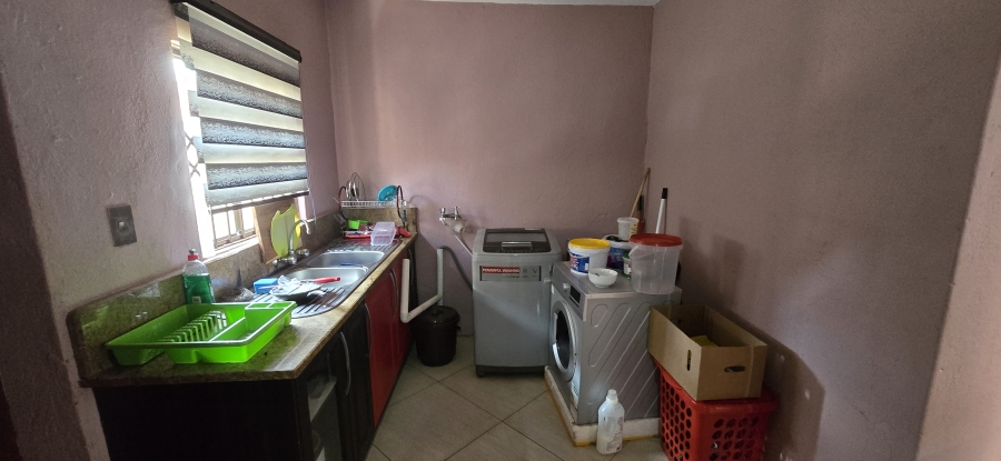 7 Bedroom Property for Sale in Flora Park Limpopo