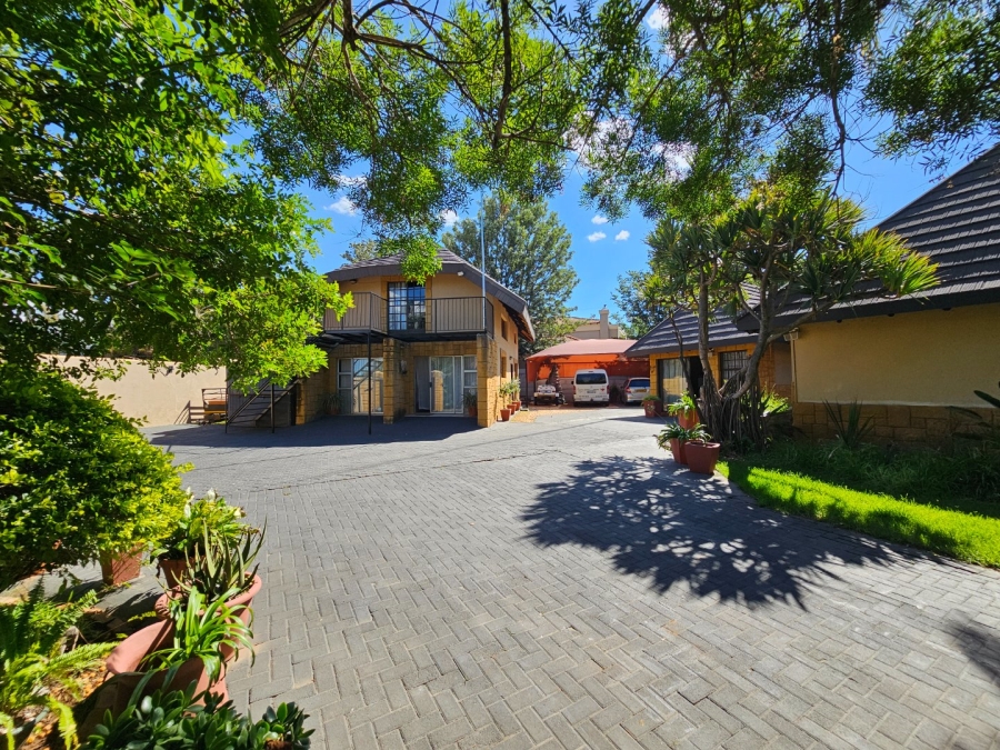 6 Bedroom Property for Sale in Bendor Limpopo