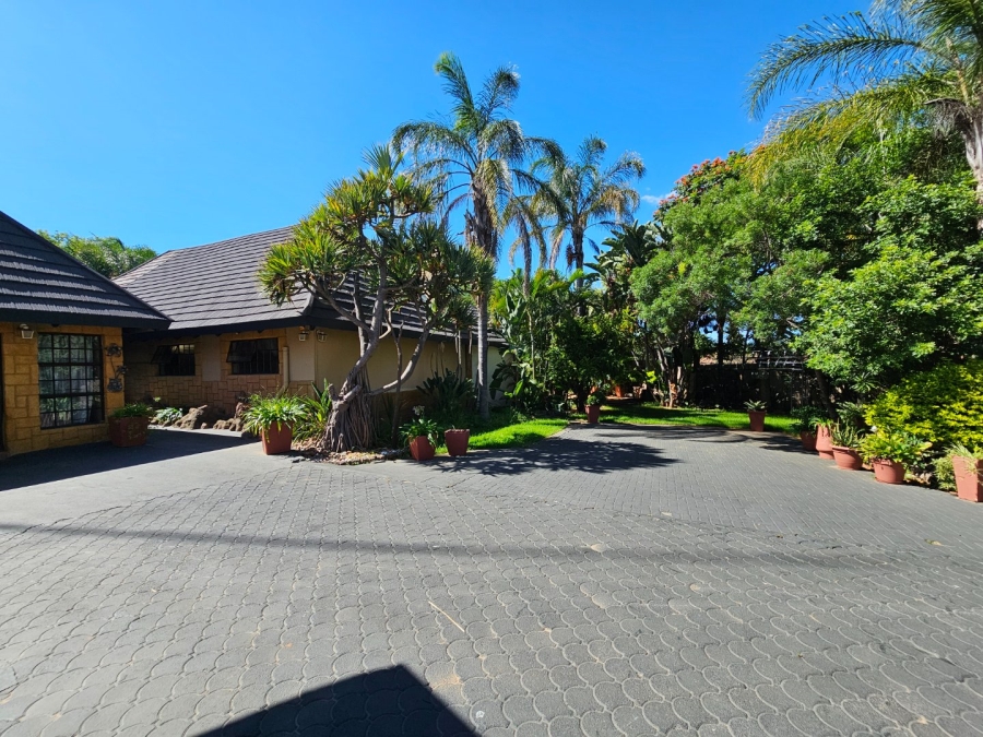 6 Bedroom Property for Sale in Bendor Limpopo