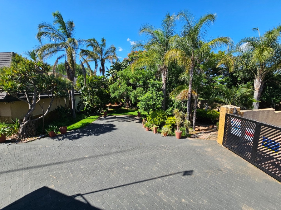 6 Bedroom Property for Sale in Bendor Limpopo