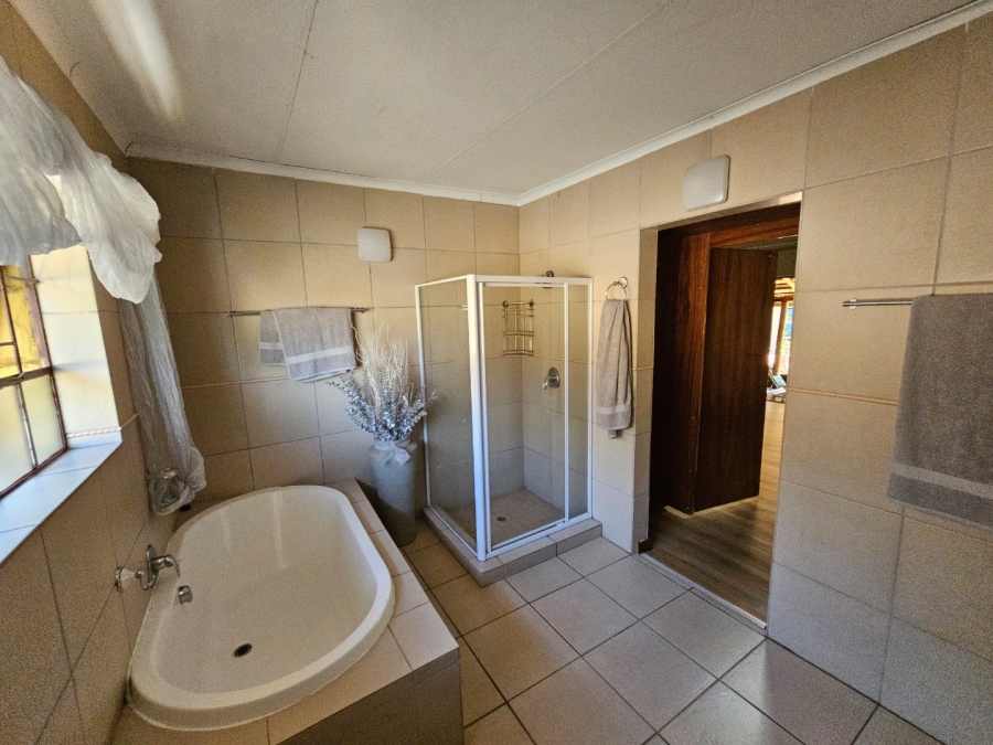 6 Bedroom Property for Sale in Bendor Limpopo