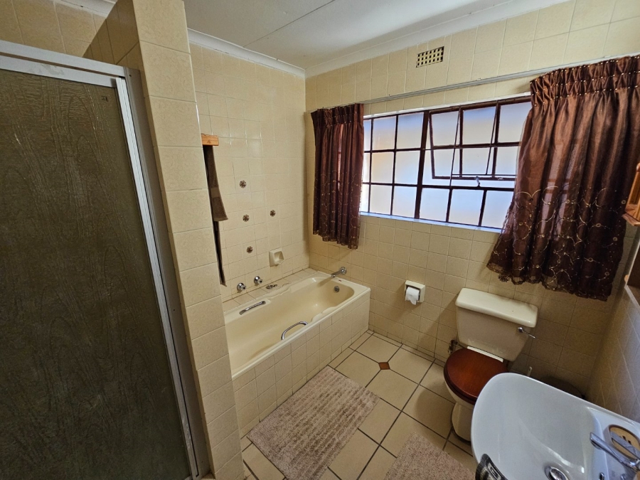 6 Bedroom Property for Sale in Bendor Limpopo