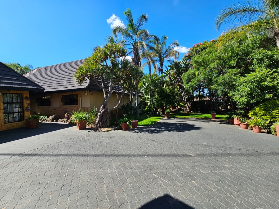 6 Bedroom Property for Sale in Bendor Limpopo