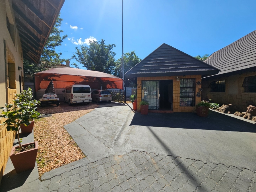 6 Bedroom Property for Sale in Bendor Limpopo