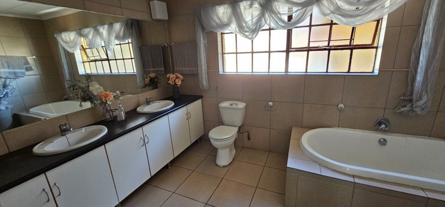 6 Bedroom Property for Sale in Bendor Limpopo