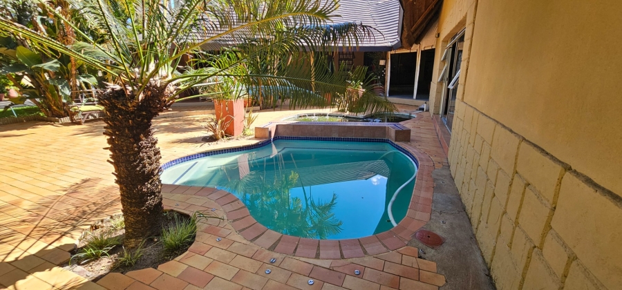 6 Bedroom Property for Sale in Bendor Limpopo