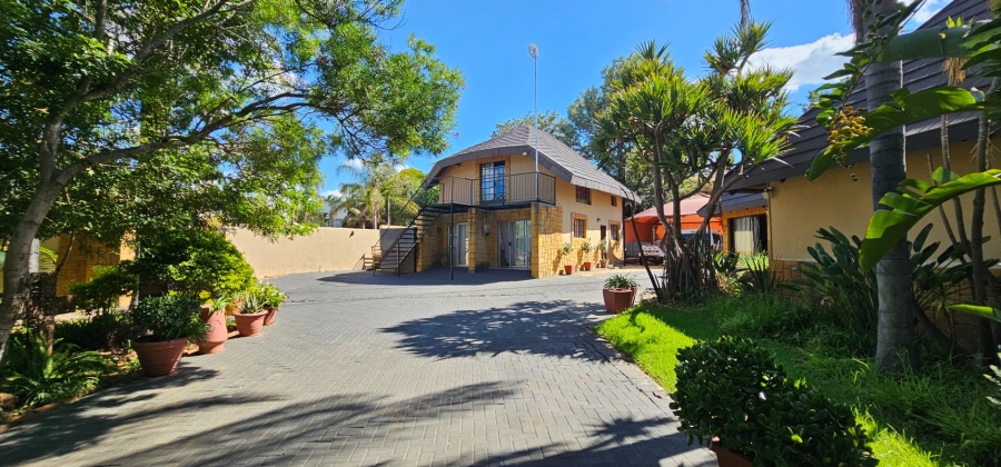 6 Bedroom Property for Sale in Bendor Limpopo