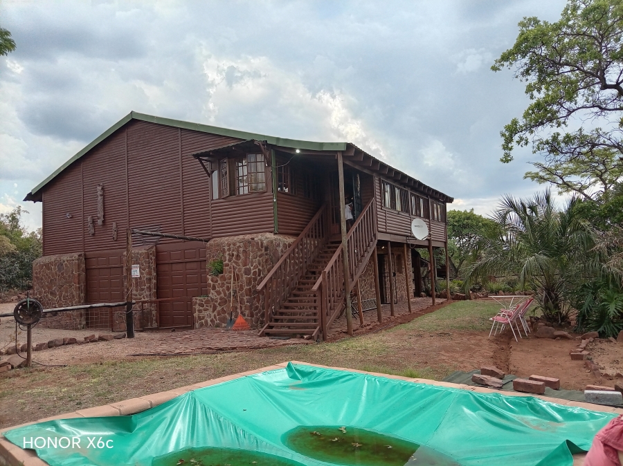 4 Bedroom Property for Sale in Buffelspoort Eco Estate Limpopo