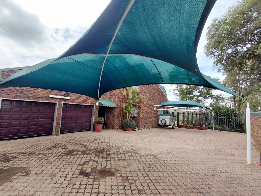 5 Bedroom Property for Sale in Bendor Limpopo