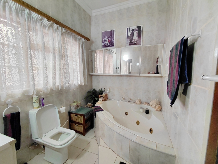 5 Bedroom Property for Sale in Bendor Limpopo