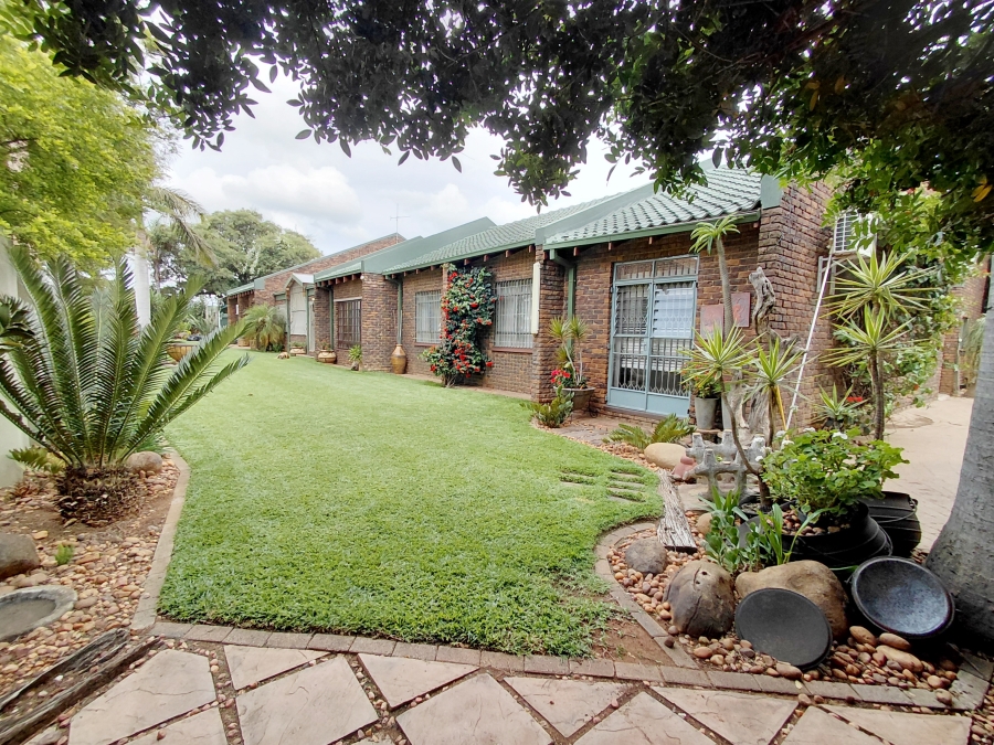 5 Bedroom Property for Sale in Bendor Limpopo
