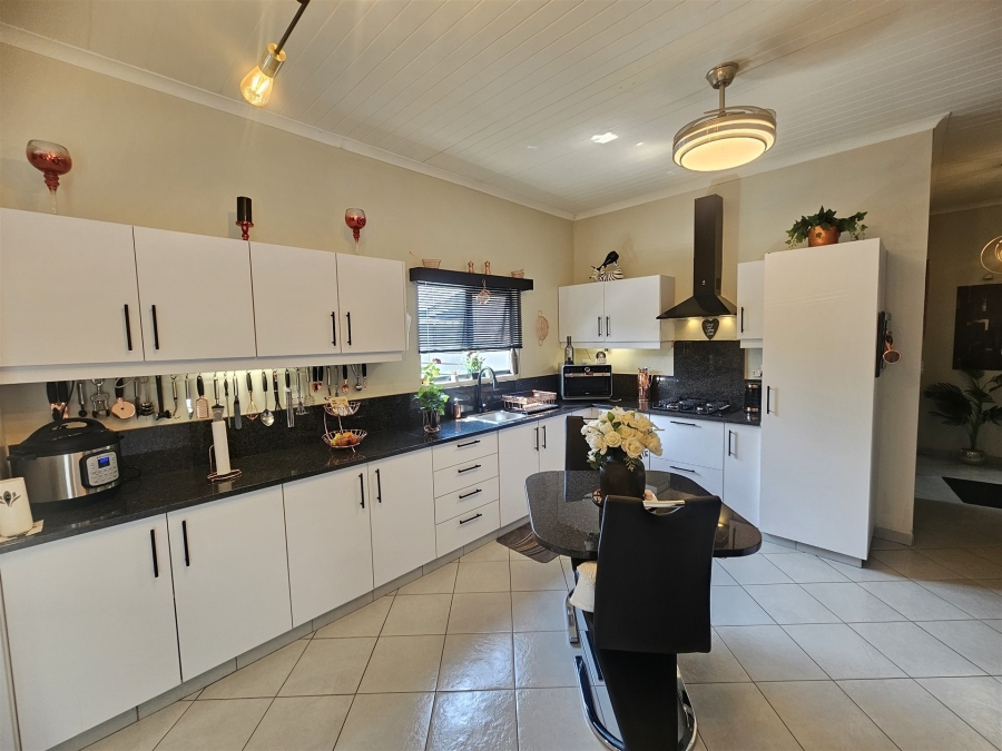 2 Bedroom Property for Sale in Hoedspruit Limpopo