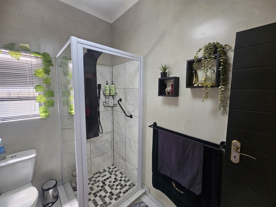 2 Bedroom Property for Sale in Hoedspruit Limpopo