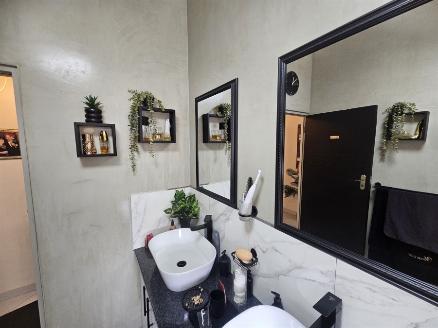 2 Bedroom Property for Sale in Hoedspruit Limpopo