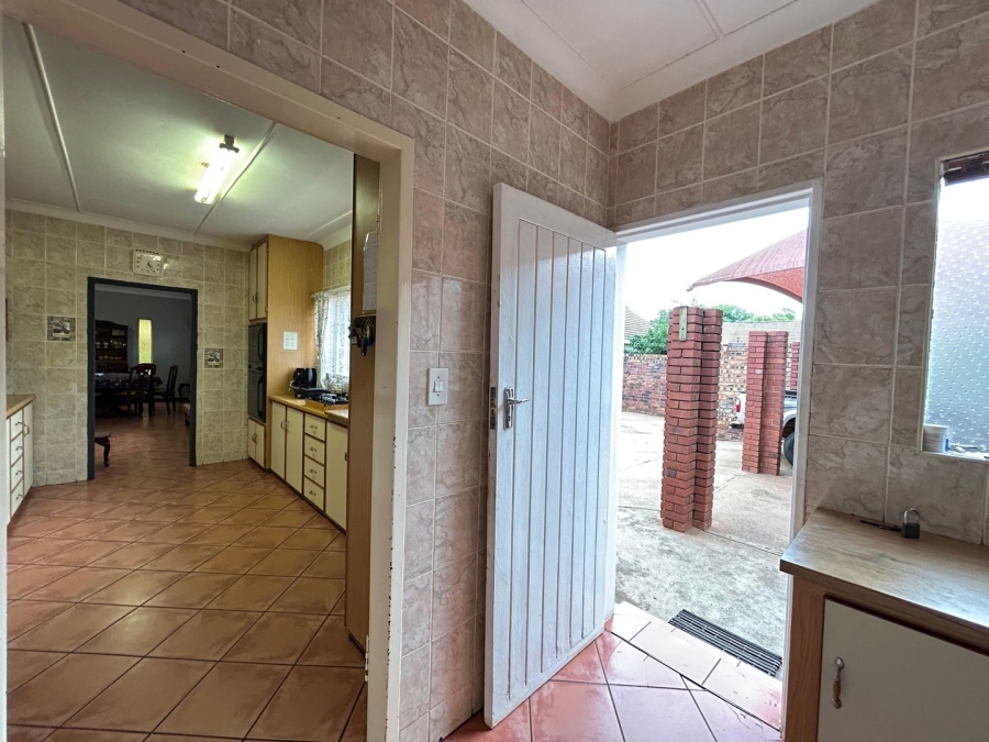 5 Bedroom Property for Sale in Impala Park Limpopo