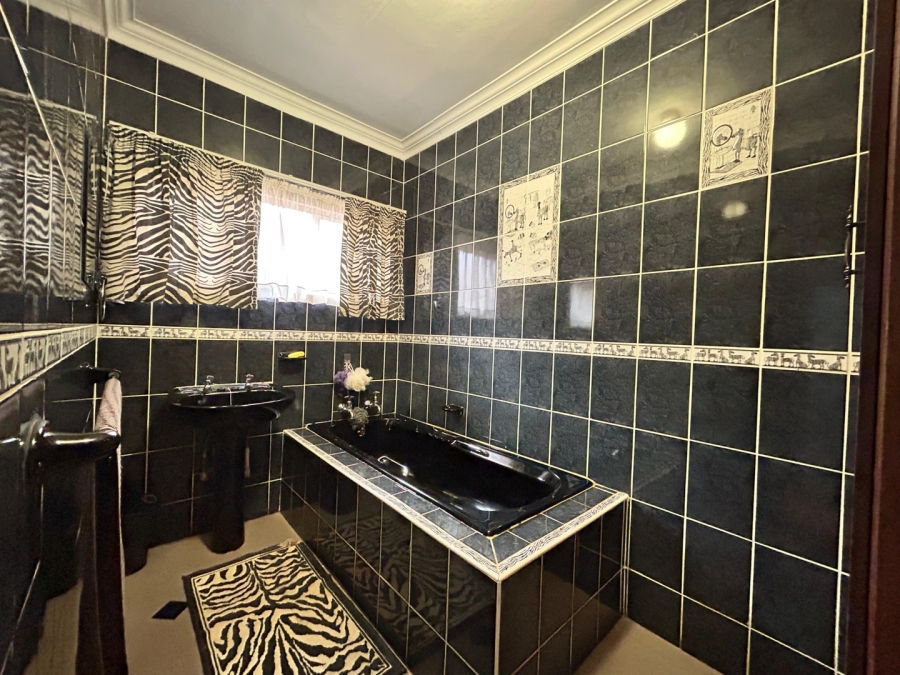 5 Bedroom Property for Sale in Impala Park Limpopo