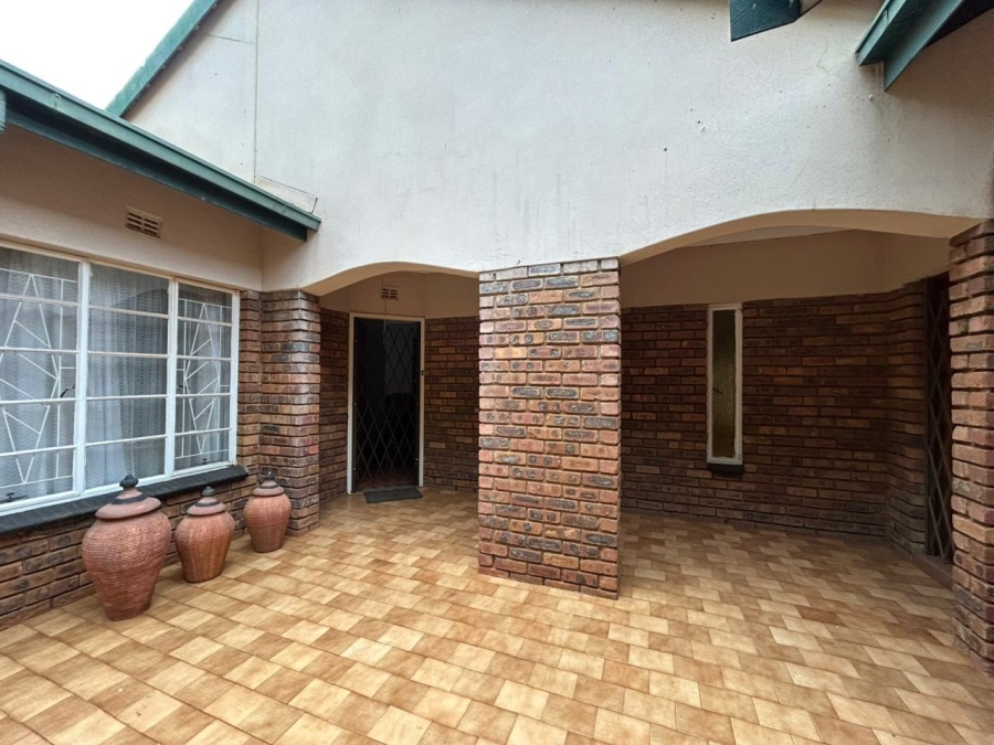5 Bedroom Property for Sale in Impala Park Limpopo