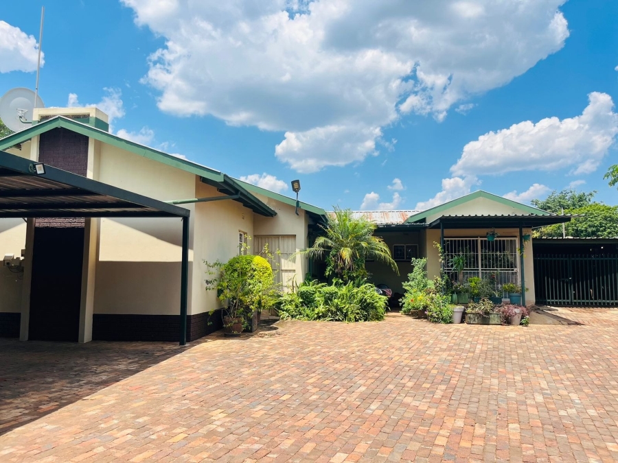 7 Bedroom Property for Sale in Kameeldoringpark Limpopo