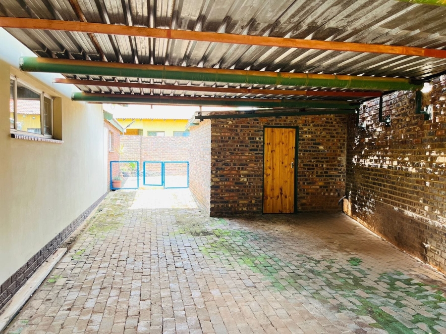 7 Bedroom Property for Sale in Kameeldoringpark Limpopo