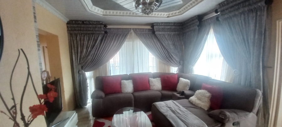 4 Bedroom Property for Sale in Mahlako-A-Phahla Gardens Limpopo