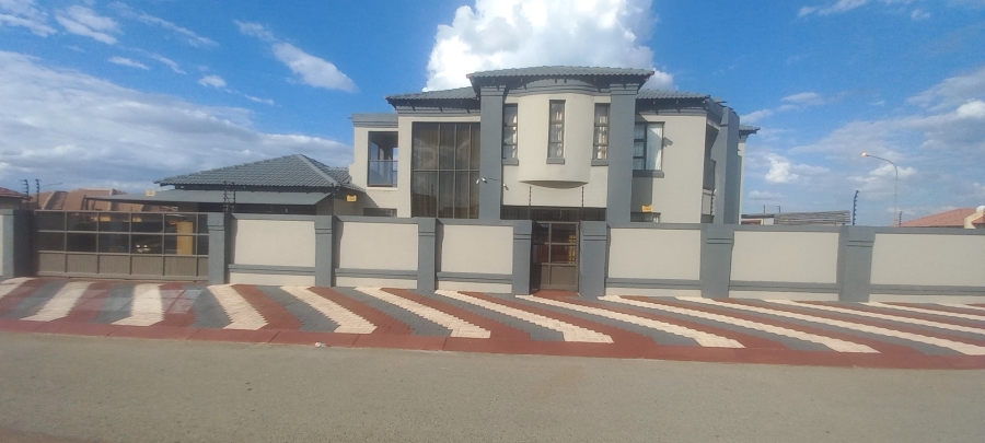 4 Bedroom Property for Sale in Mahlako-A-Phahla Gardens Limpopo