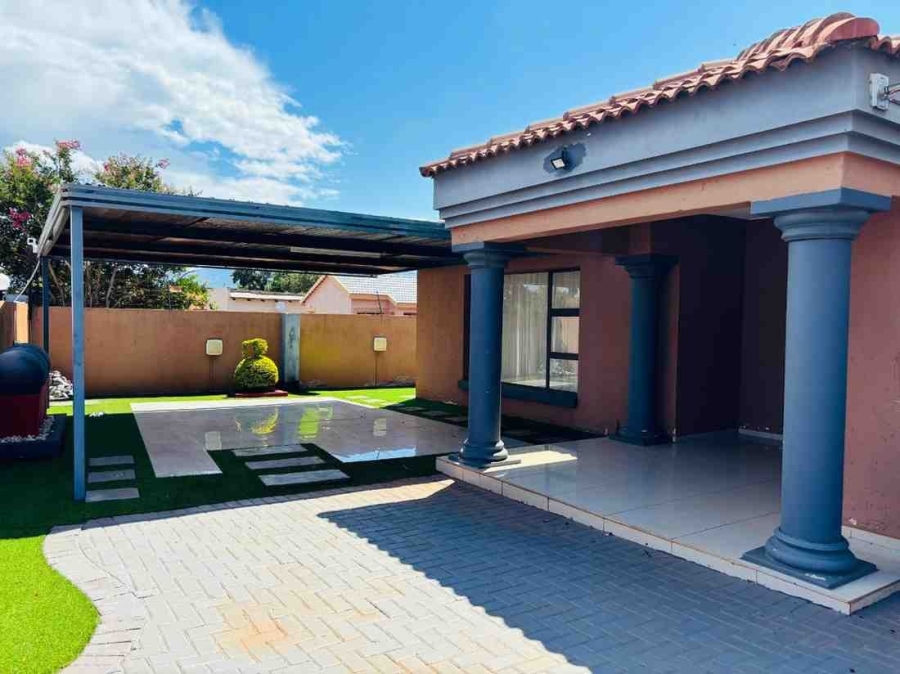 4 Bedroom Property for Sale in Mahwelereng Limpopo