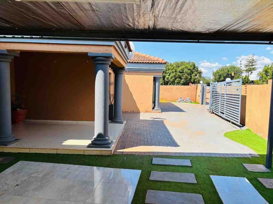 4 Bedroom Property for Sale in Mahwelereng Limpopo