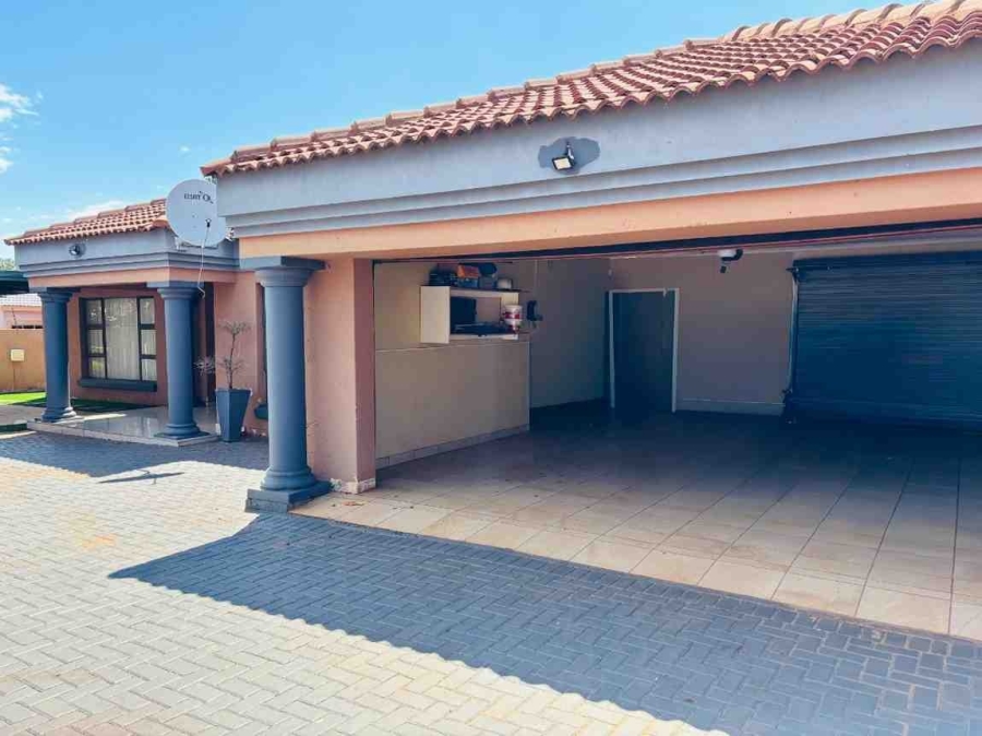 4 Bedroom Property for Sale in Mahwelereng Limpopo